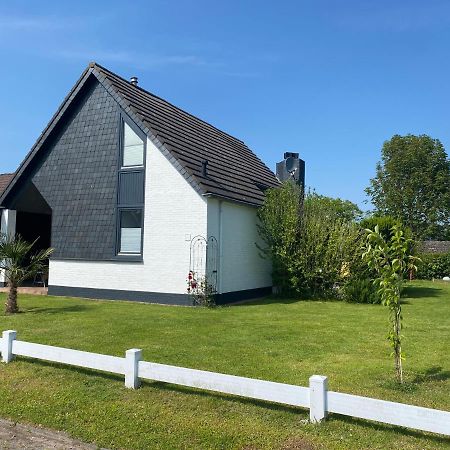 Traumhaftes Geraeumiges Ferienhaus In Meernaehe Броунисе Екстериор снимка